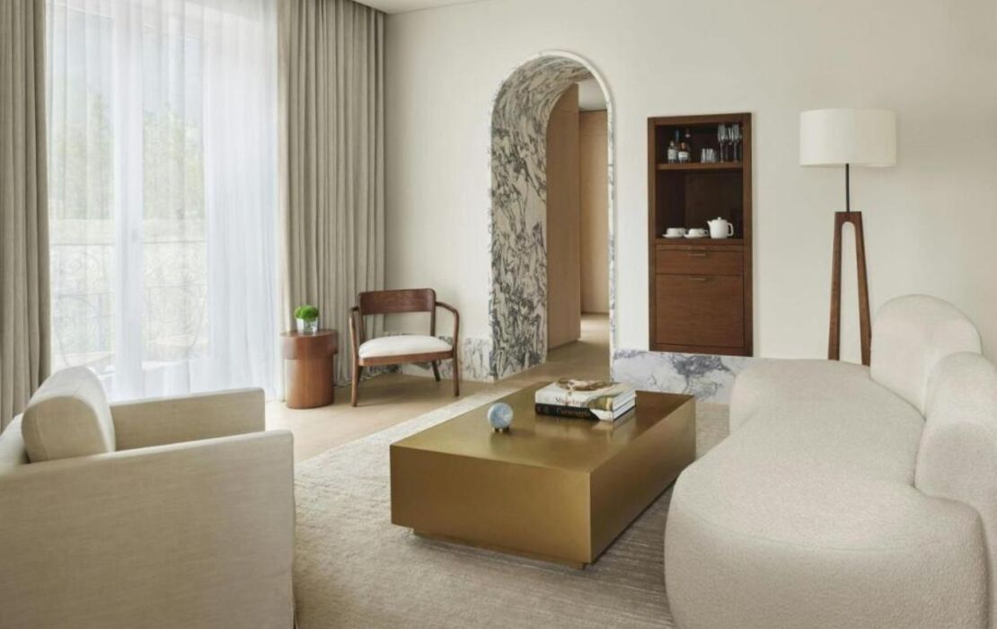 The Lake Como EDITION