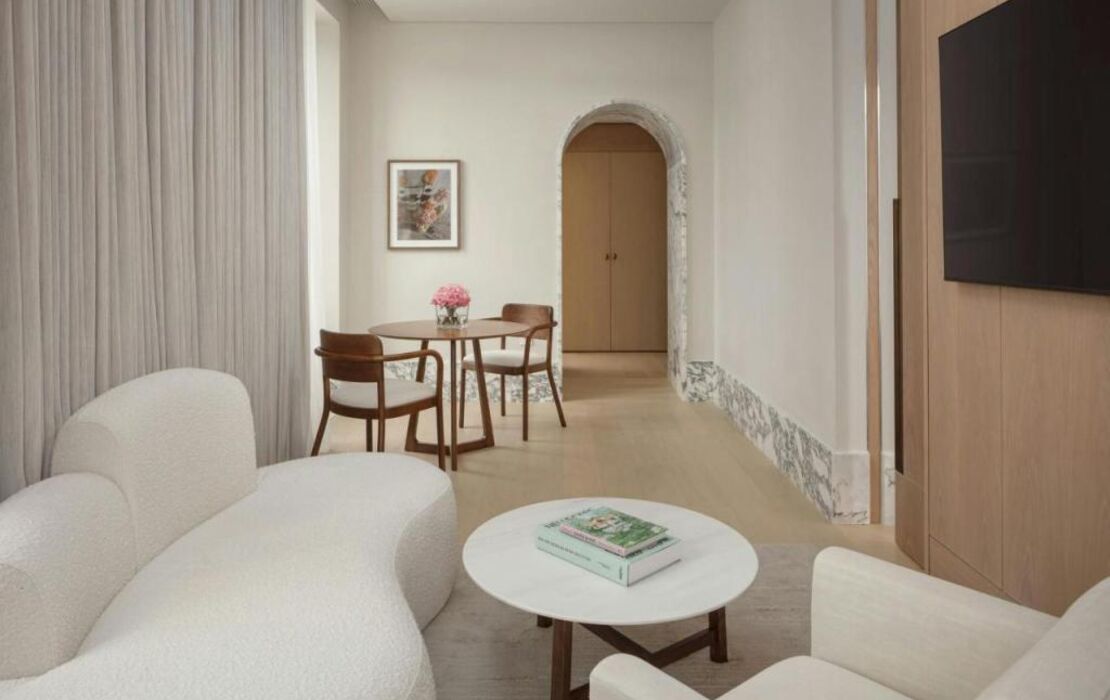 The Lake Como EDITION