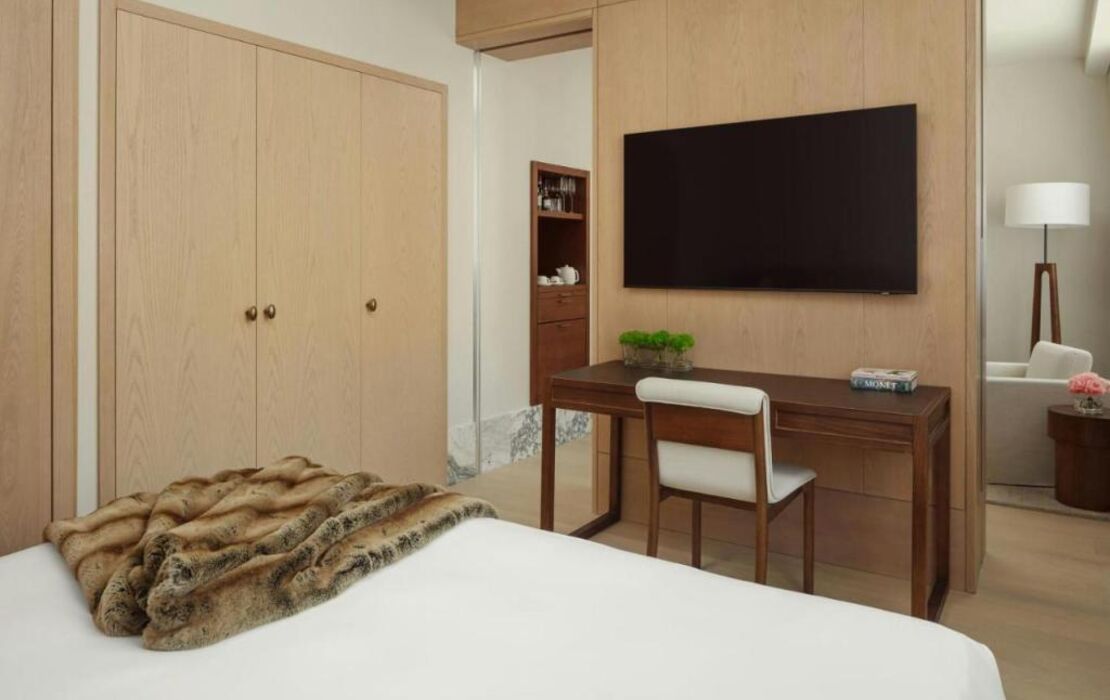 The Lake Como EDITION