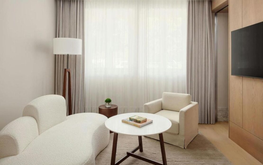 The Lake Como EDITION