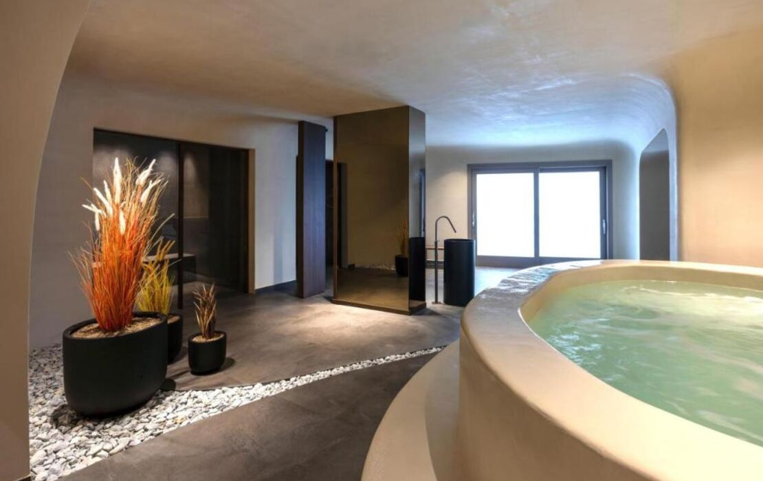 Enarma Suites & Spa Wellness Retreat