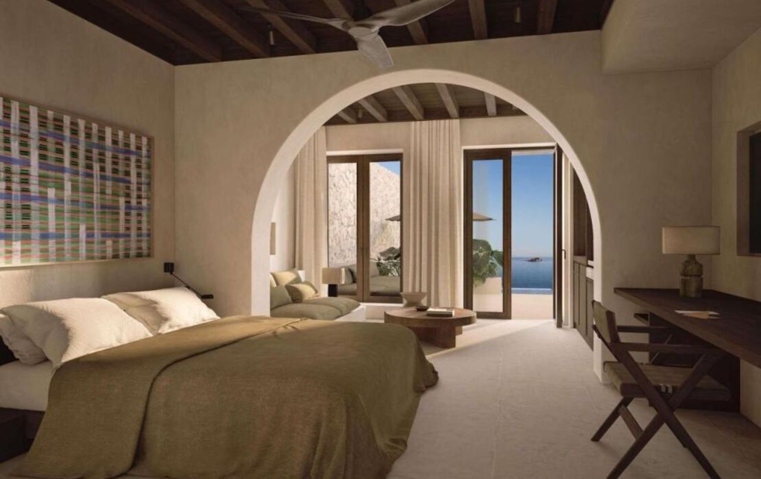 Luura Paros Cliff, Morgans Originals