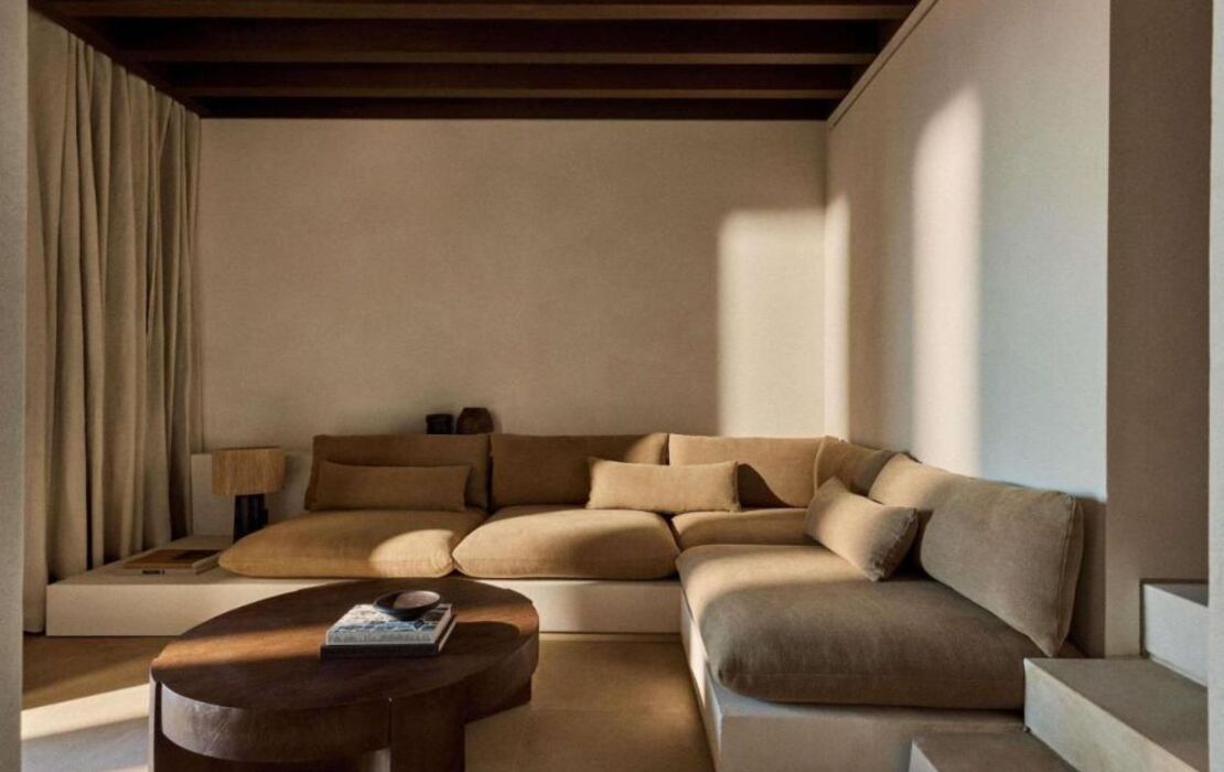 Luura Paros Cliff, Morgans Originals